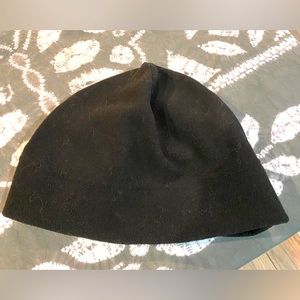 Small black fleece women’s hat
